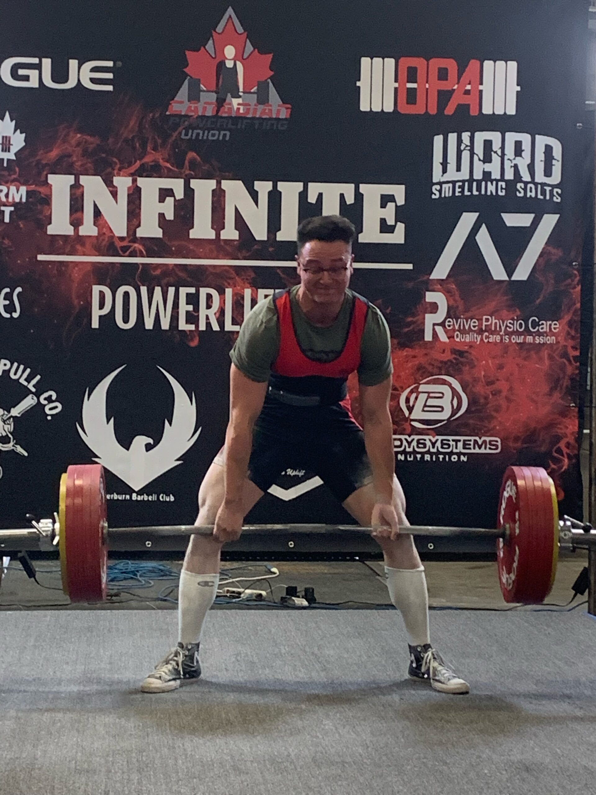 Deadlifting at powerlifting meet